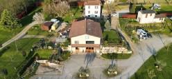 Curata struttura a conduzione familiare immersa nelle verdi colline della Garfagnana