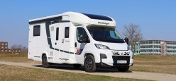 Il nuovo semintegrale su base Fiat Ducato offre comodi spazi interni e un garage a volume variabile