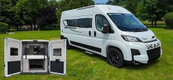 Un grande garage a volume variabile in un van di taglia 6 metri