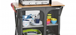 Intercar propone vari mobiletti pieghevoli per chi vuole cucinare fuori dal camper