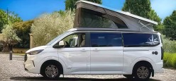 Il primo mini-van polivalente provvisto di letto matrimoniale trasversale fisso in coda