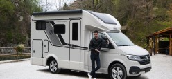  Un camper che reinterpreta in chiave moderna il concetto di semintegrale compatto 