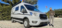  Un camper furgonato di taglia media allestito sulla meccanica Ford Transit al quale non mancano elementi singolari 