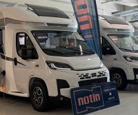 Notin approda a Camping Sport Magenta