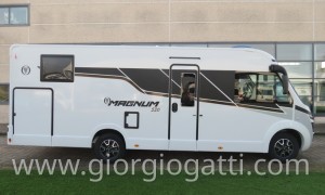 Elnagh MAGNUM 530 CON BASCULANTE E AMPIO GARAGE