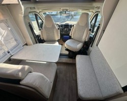 Carado v 347 con basculante 2025