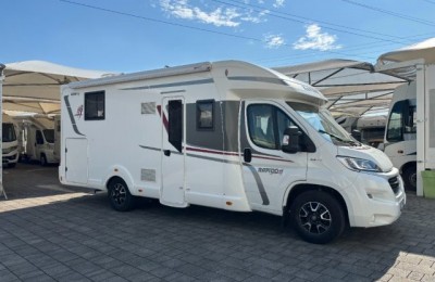 Camper usati: Semintegrale Rapido 686 F