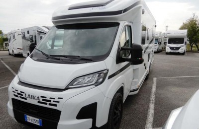 Camper usati: Semintegrale Laika Kosmo L412ds