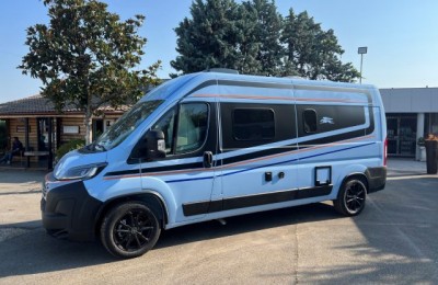 Van, Furgonato Laika Kosmo Supremo. Azzurro Capri