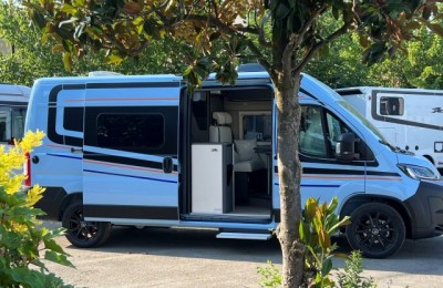 Van, Furgonato Laika Kosmo Supremo. Azzurro Capri