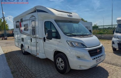Camper usati: Semintegrale Bürstner Lyseo Time Td 690 G