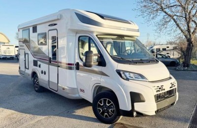 Camper usati: Semintegrale Elnagh Baron 565