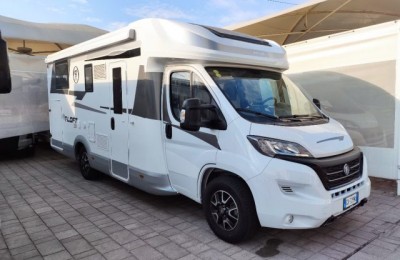 Camper usati: Semintegrale Elnagh T-loft 530