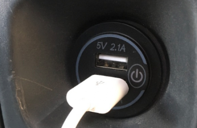 Presa USB al posto dell'accendisigari in plancia