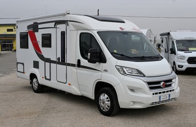 Camper usati: Semintegrale Bürstner Brevio T 646
