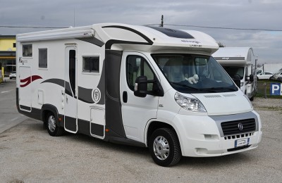 Camper usati: Semintegrale Elnagh King 450g