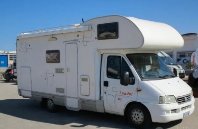 Camper usati: Mansardato Elnagh Leader 