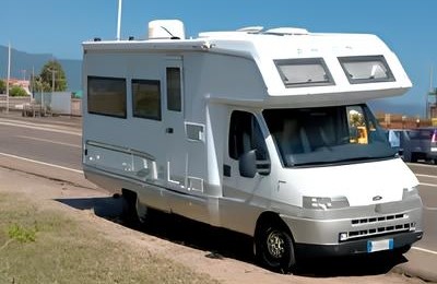 Camper usati: Mansardato Laika Ev3l28