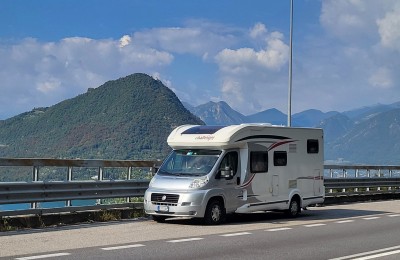 Camper usati: Semintegrale Challenger Genesis 56