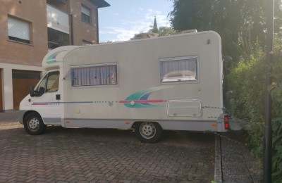 Camper usati: Semintegrale Adria Coral 640 Ds