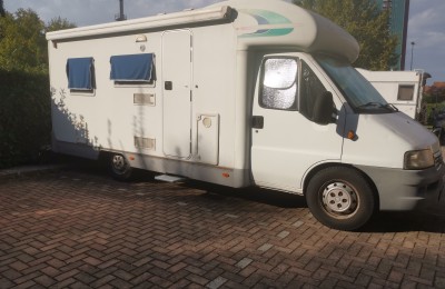 Camper usati: Semintegrale Adria Coral 640 Ds