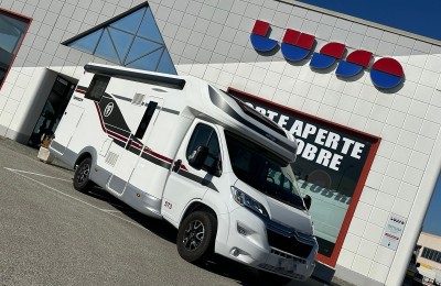Camper usati: Semintegrale Elnagh Baron T-loft 573 G