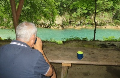 Parcheggio lungo in canyon del fiume Tara
