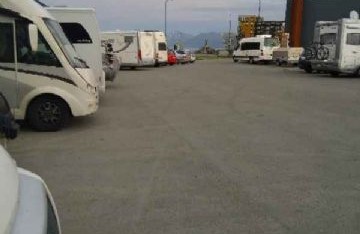 Strandvegen 2-4 Parking