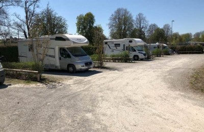 Parcheggio attrezzato presso la Multifunktionsplatz di Feuchtwangen