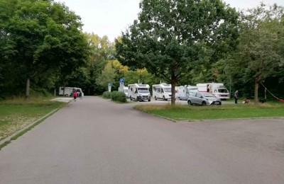 Wohnmobil und Wohnwagenstellplatz