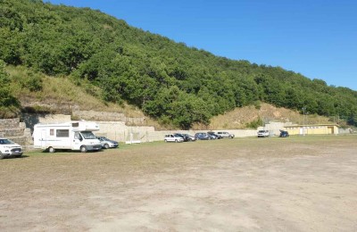 Parcheggio Bus + navetta nel campo di calcio con navetta