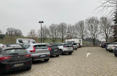 Parcheggio con area sosta camper