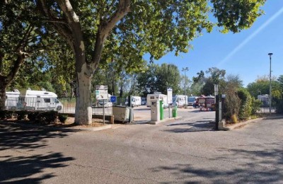 Aire de Camping-Car Pont du Gard
