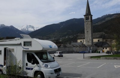 Piazza cimitero-Chiesa