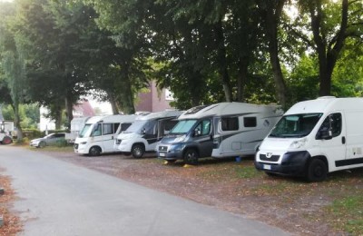Parkplatz & Wohnmobilstellplatz