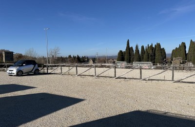 Parcheggio cimitero