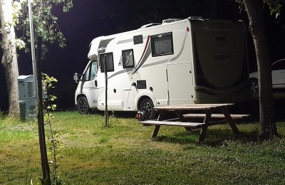 Camping Zeus Parking