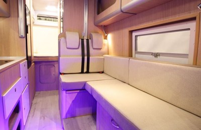 Tanto spazio nel van allestito da Mapa Store