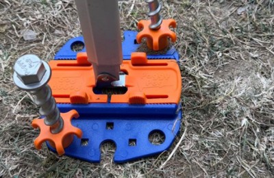 Peggy Peg: how to correctly fix the plate to the ground?
