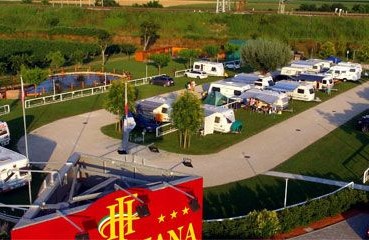Grande successo per il primo raduno del Fendt Club Caravan Italia