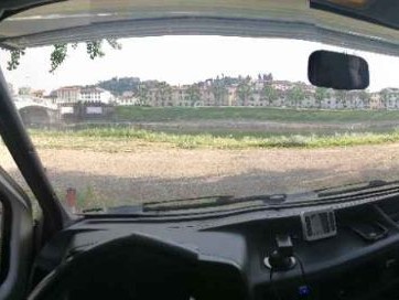 Parcheggio sul fiume