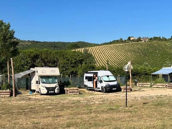 ValleChianti sosta camper e piscina 