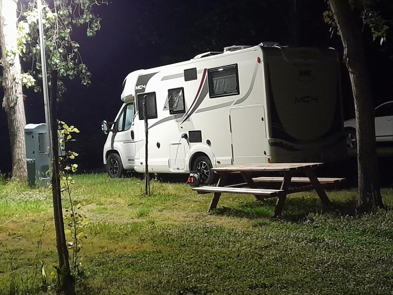 Camping Zeus Parking