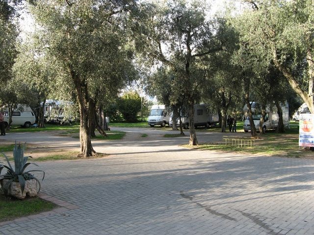 Camper Stop Campeggio Lombardi