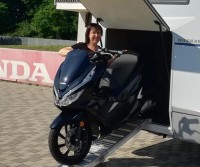 Scooter e moto in camper: la soluzione che allarga gli orizzonti